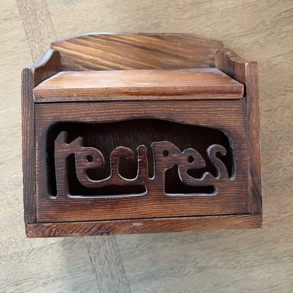 Vintage 1970s Wooden Farmhouse Style Recipe Box - Picture 2 of 10